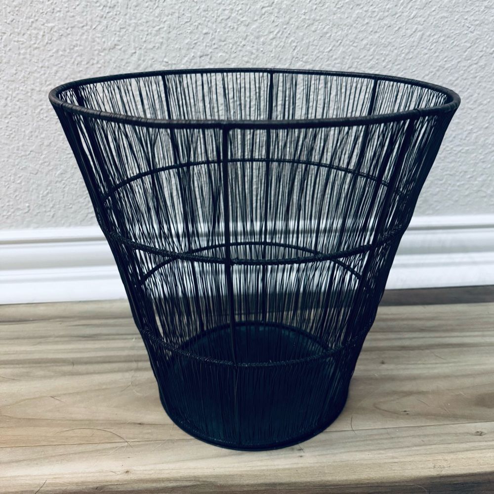 Metal Wire Rustic Basket or Trash Can